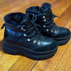 Steve Madden Husky-F sneaker size 7